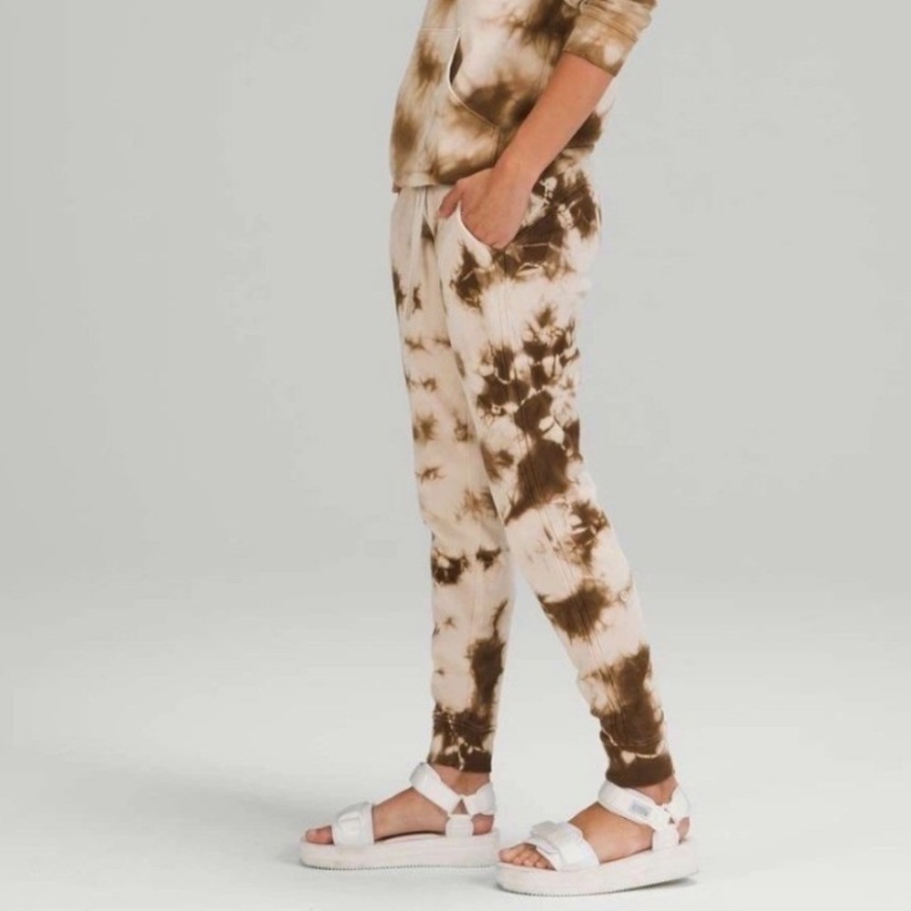 Lululemon Warm Down Jogger Earth Dye Sand Brown Size 6